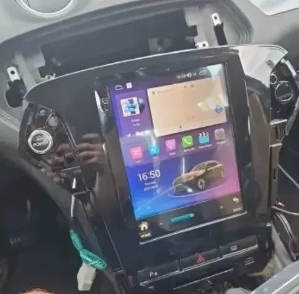 FORD MONDEO [2011–2013] – Boutons en bas - Grand Écran