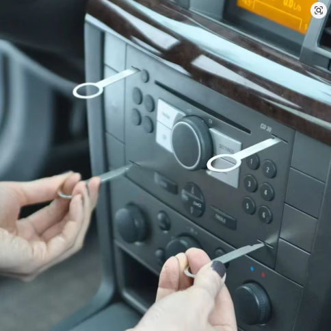 Griffes de démontage universelles pour autoradio (lot de 4)