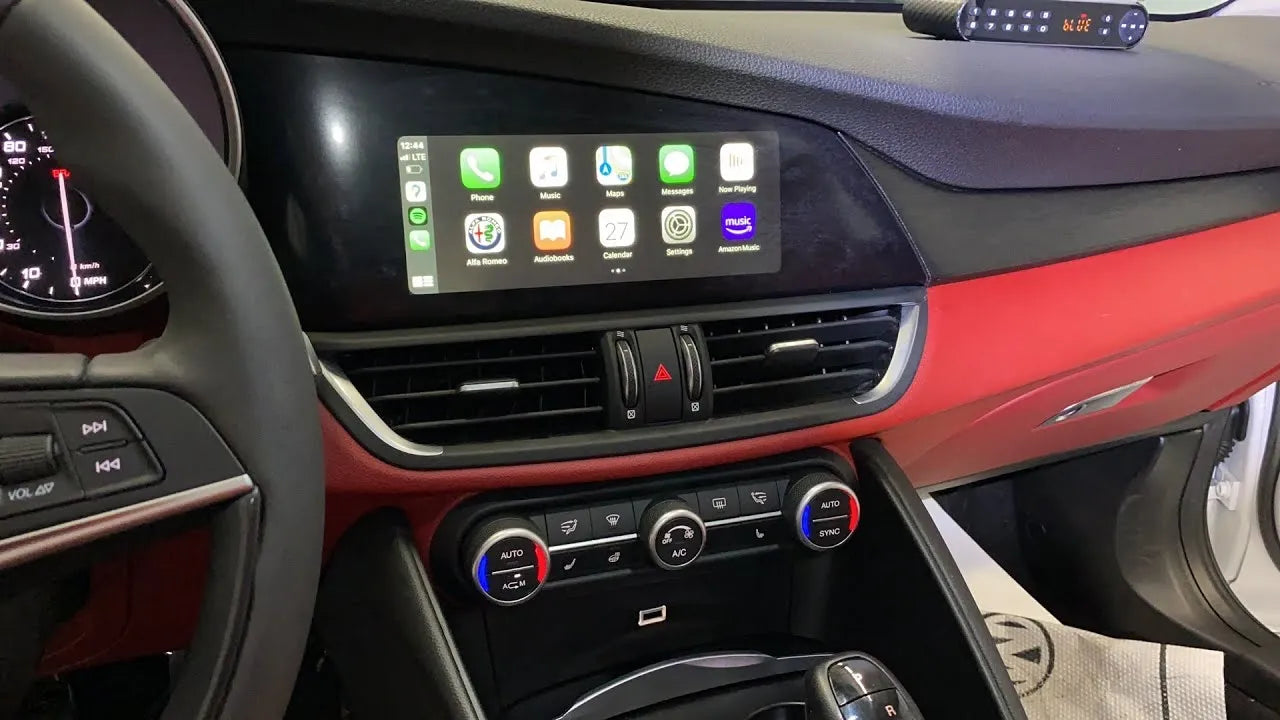 Tableau de bord Alfa Romeo avec Apple CarPlay sans fil